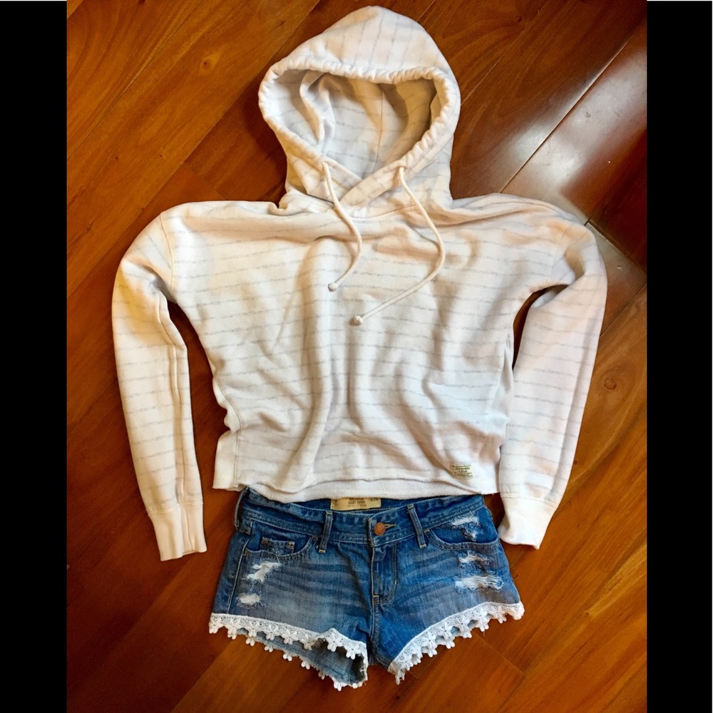 Perfect low rise denim shorts w/lace trim detail!